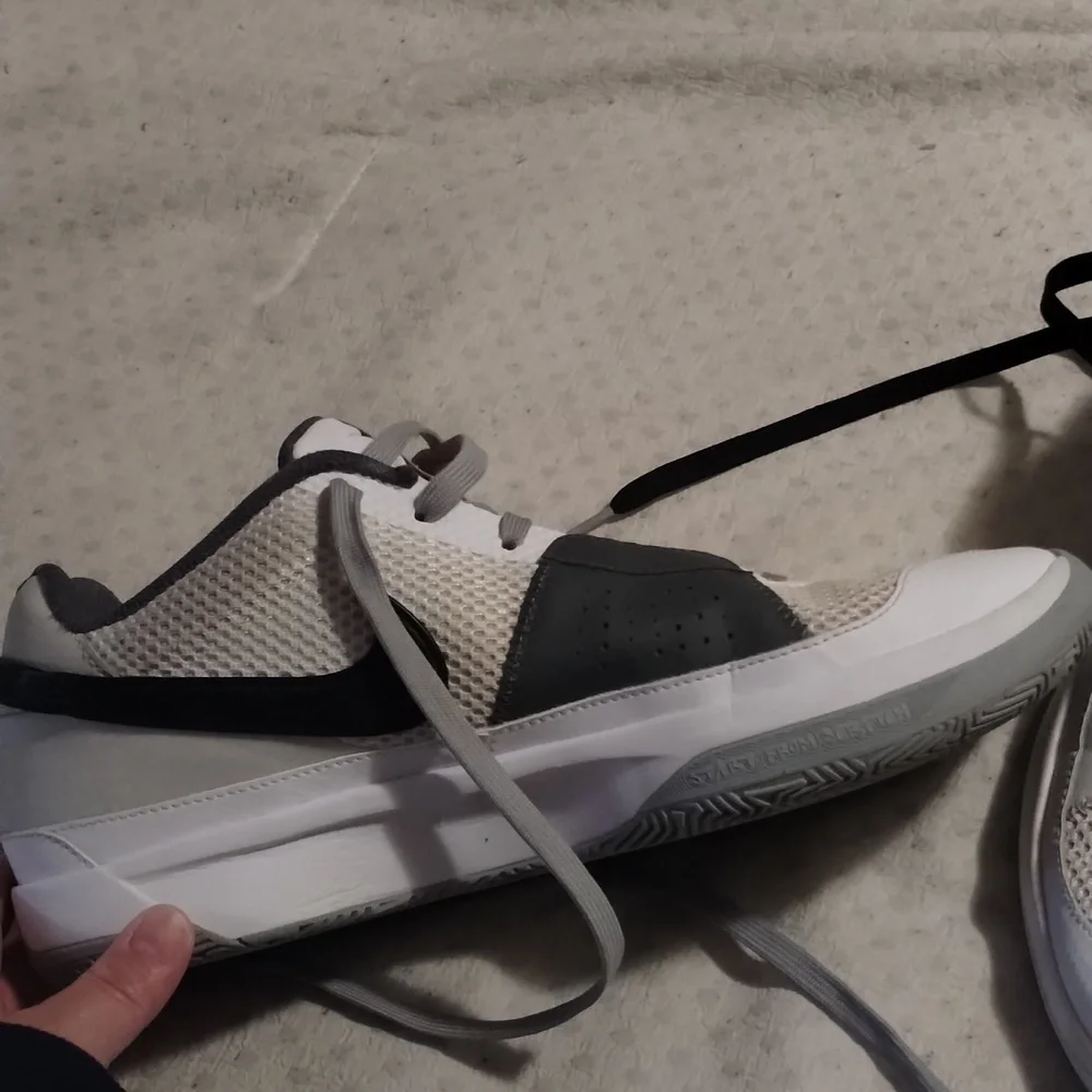 Ja Morant Nike basketball shoes - Picture 6 of 9